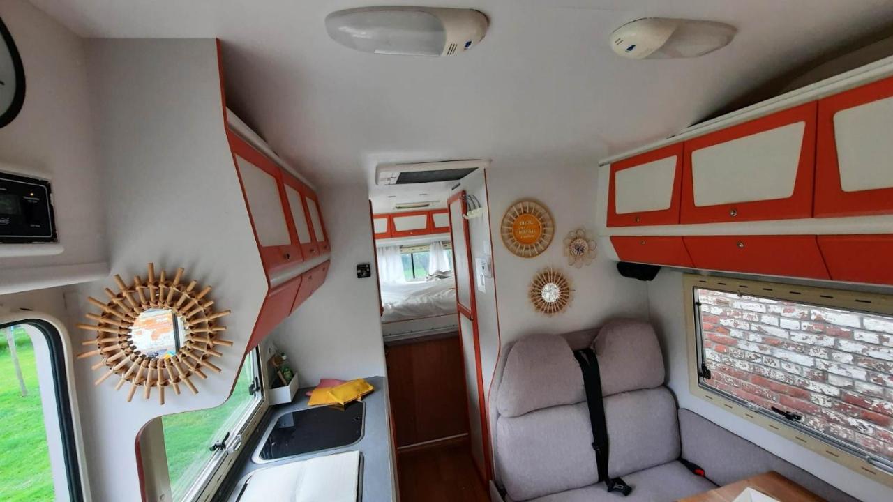 Camping Car A 3 Minutes Du Parc Pairi Daiza Hotel Brugelette Eksteriør billede